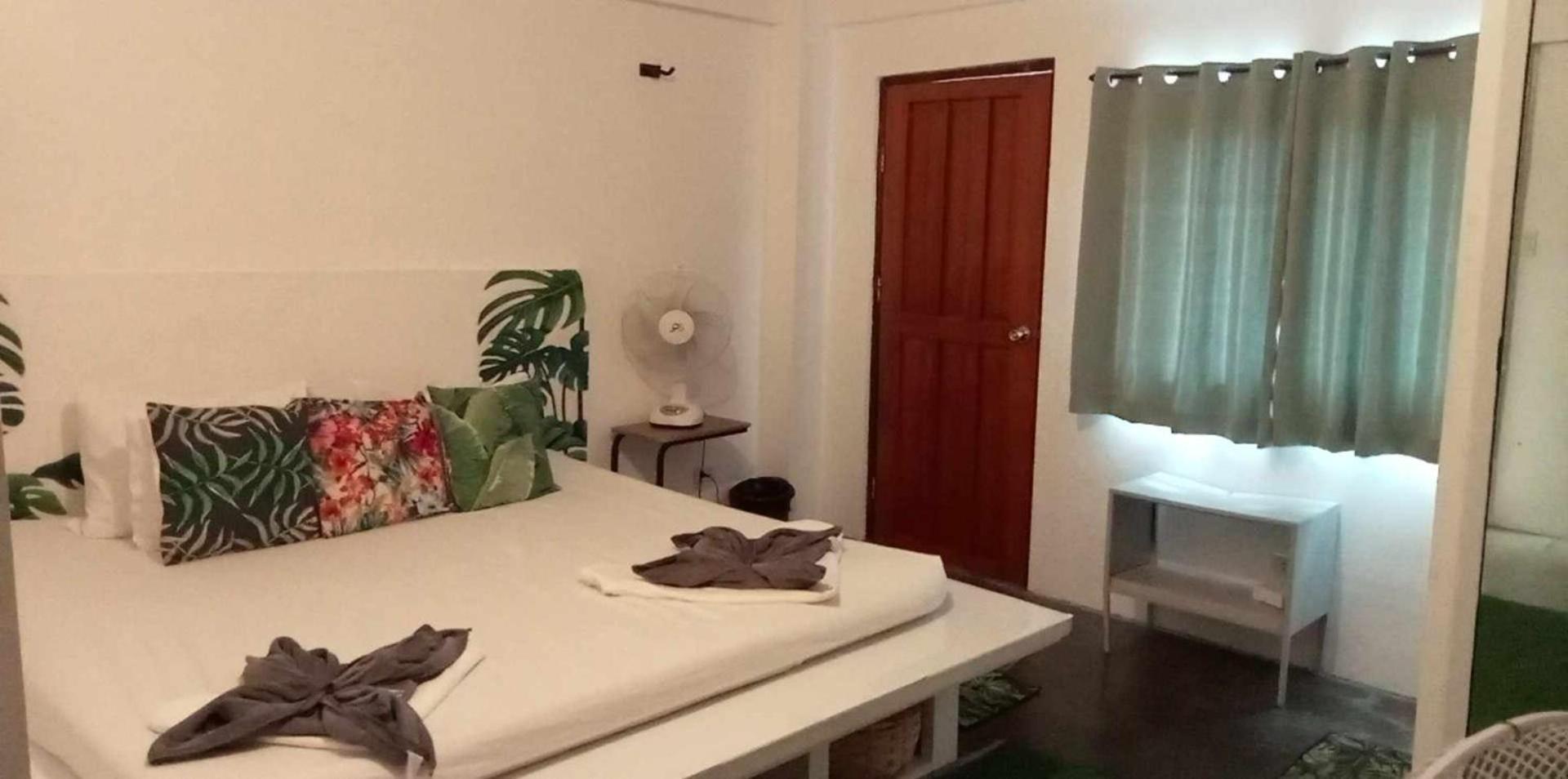 Triangle Huts Hotel Pagudpud Luaran gambar