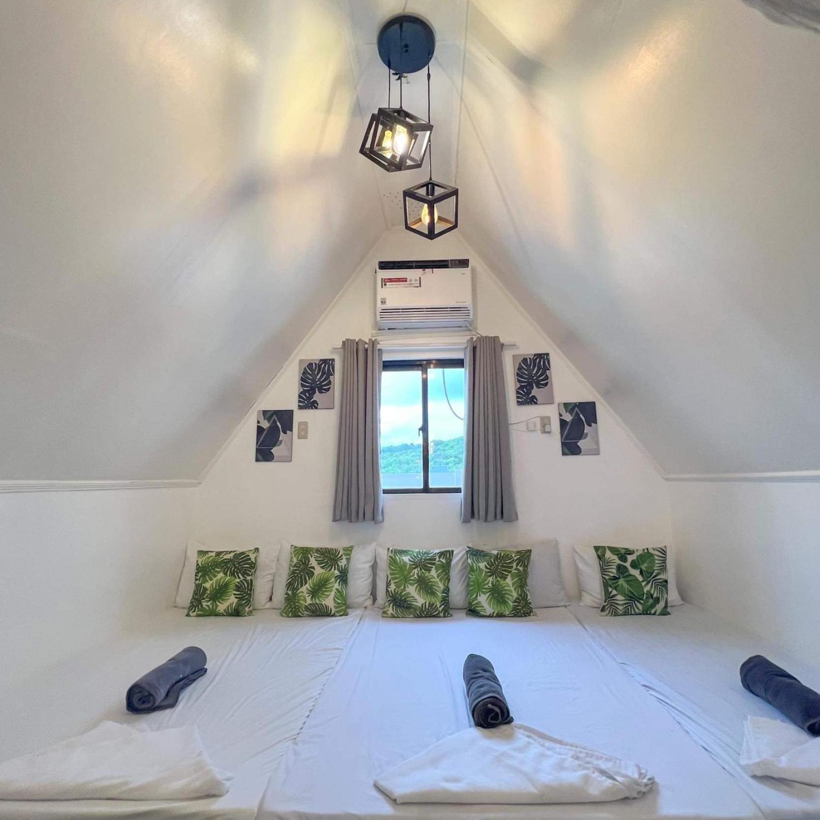 Triangle Huts Hotel Pagudpud Luaran gambar