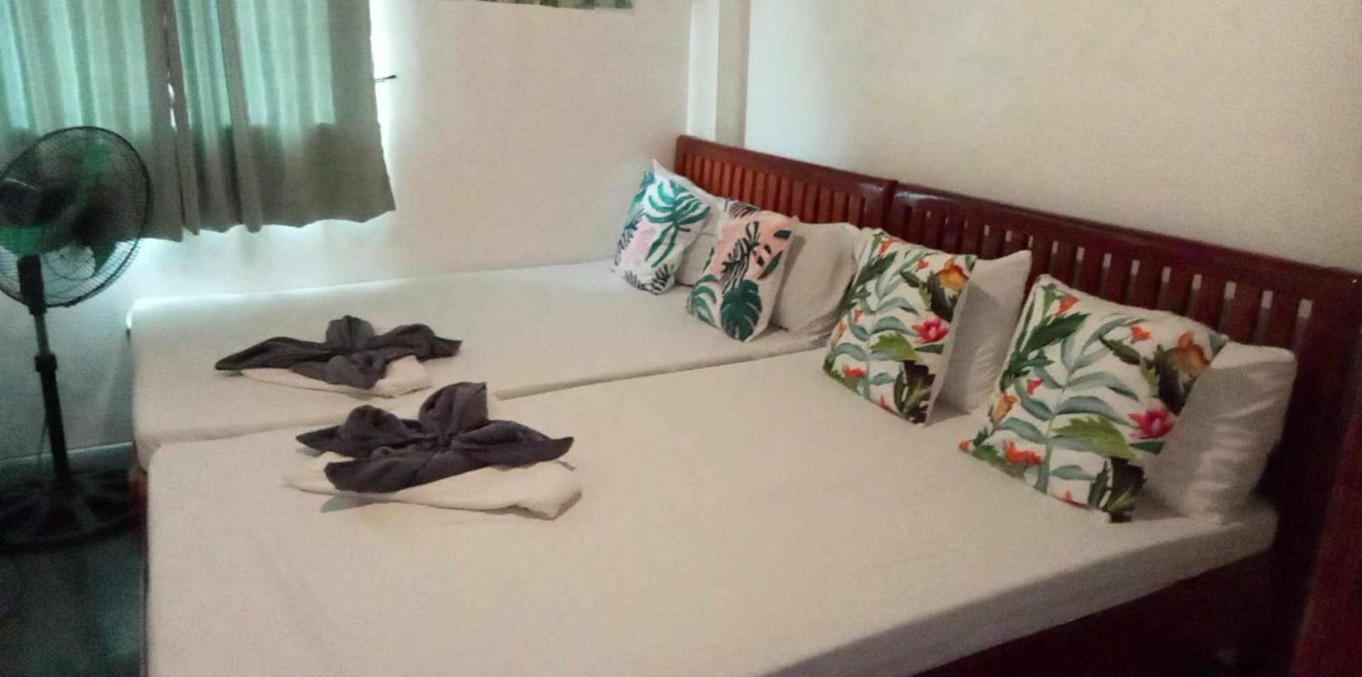 Triangle Huts Hotel Pagudpud Luaran gambar