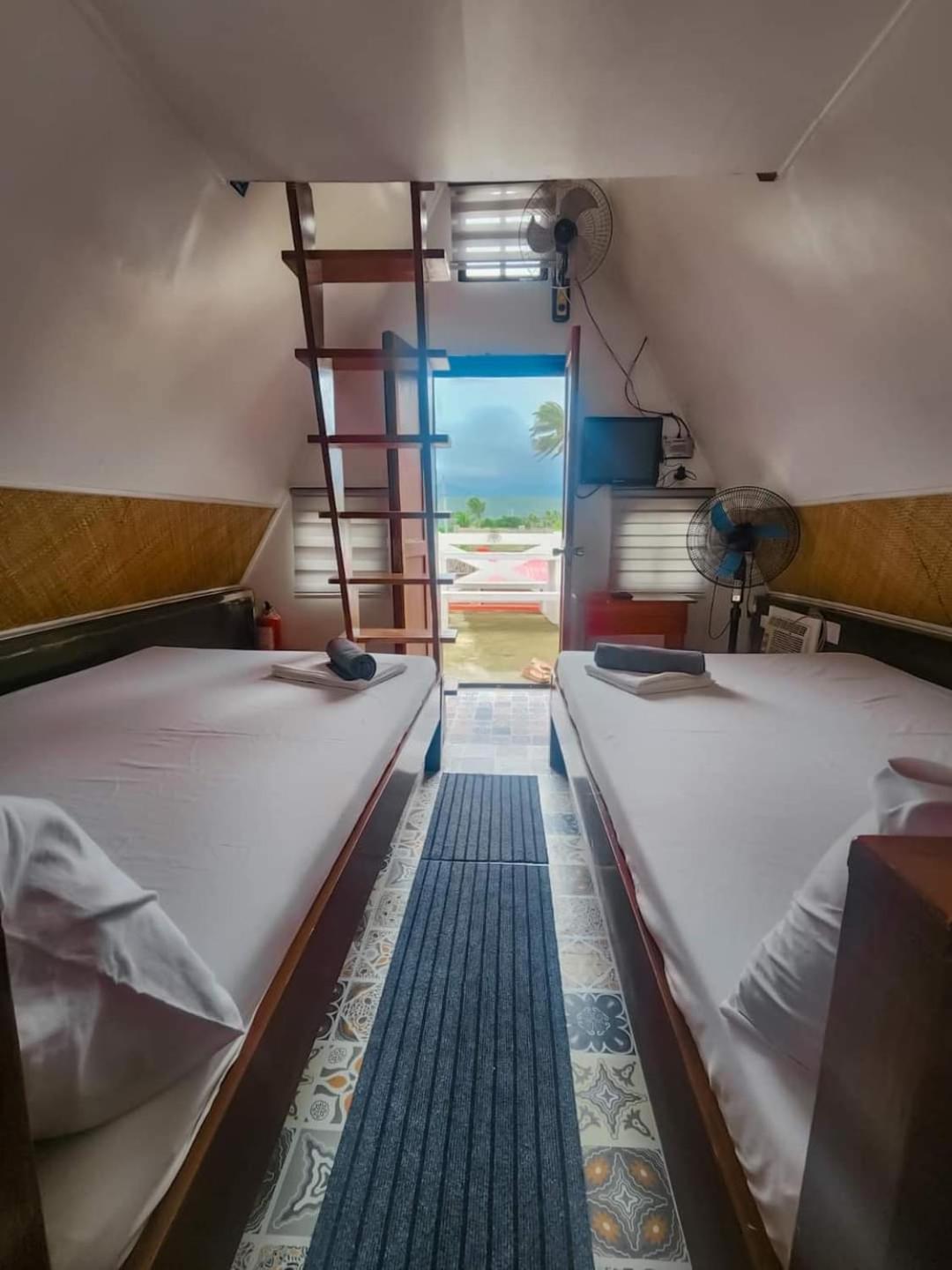 Triangle Huts Hotel Pagudpud Luaran gambar