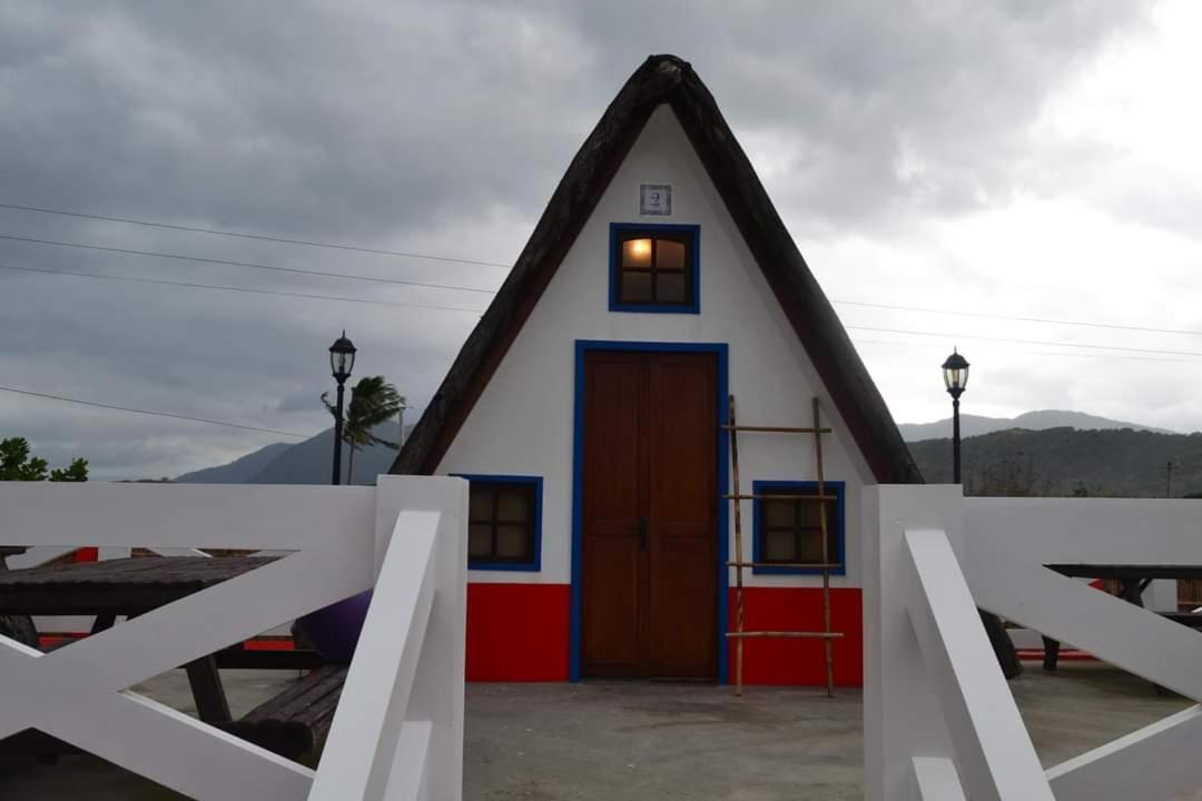 Triangle Huts Hotel Pagudpud Luaran gambar