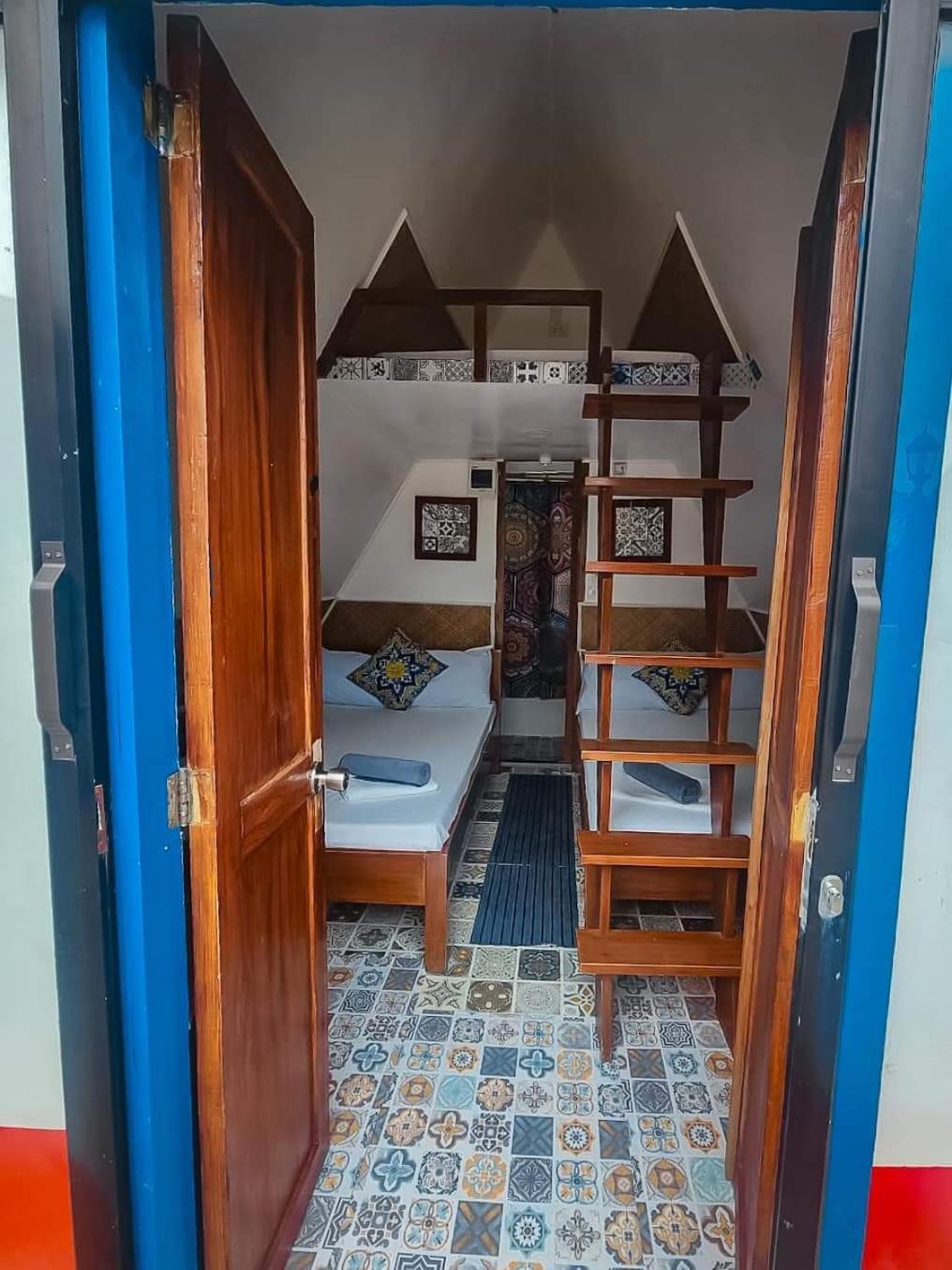 Triangle Huts Hotel Pagudpud Luaran gambar