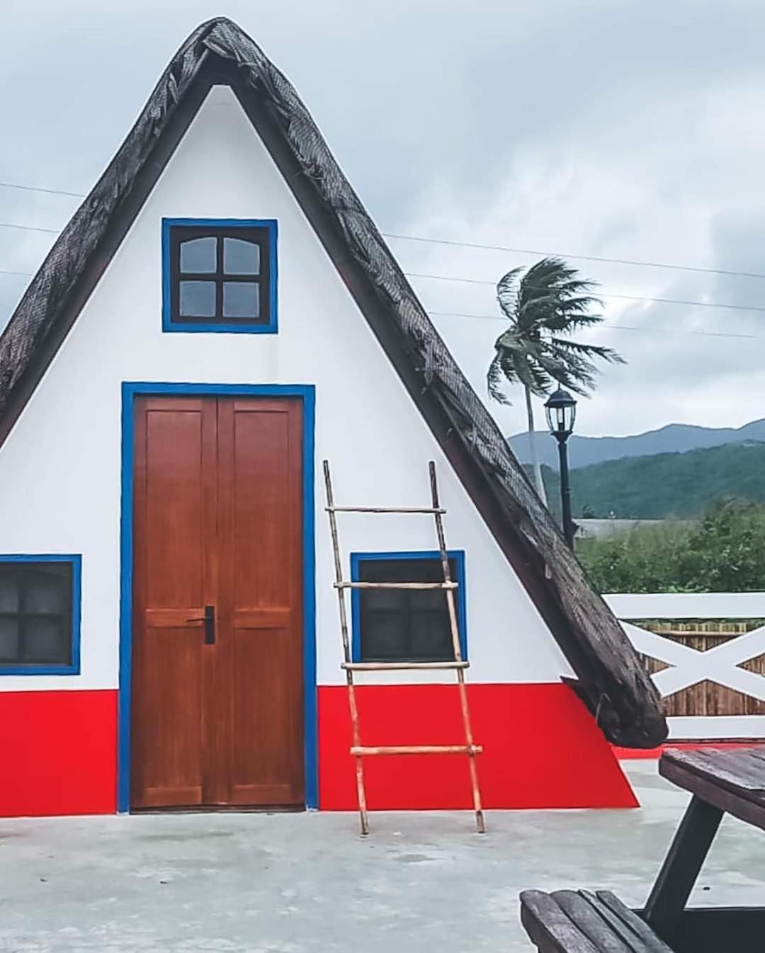 Triangle Huts Hotel Pagudpud Luaran gambar