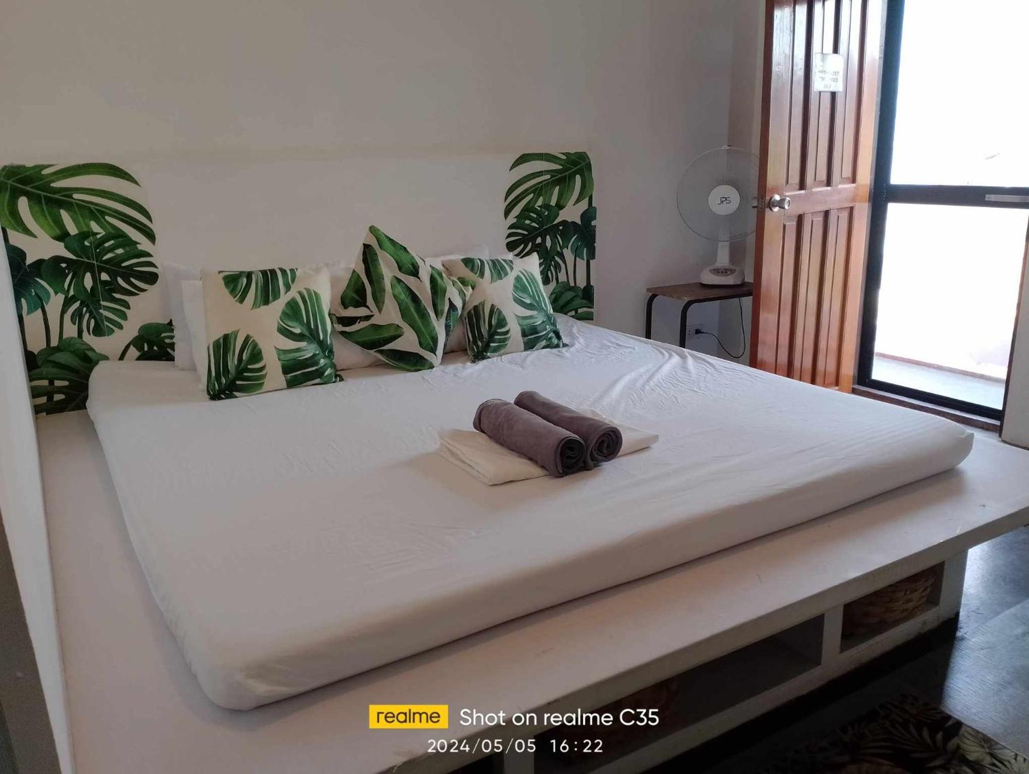 Triangle Huts Hotel Pagudpud Luaran gambar